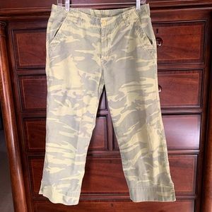 Lucky Brand camo Capri